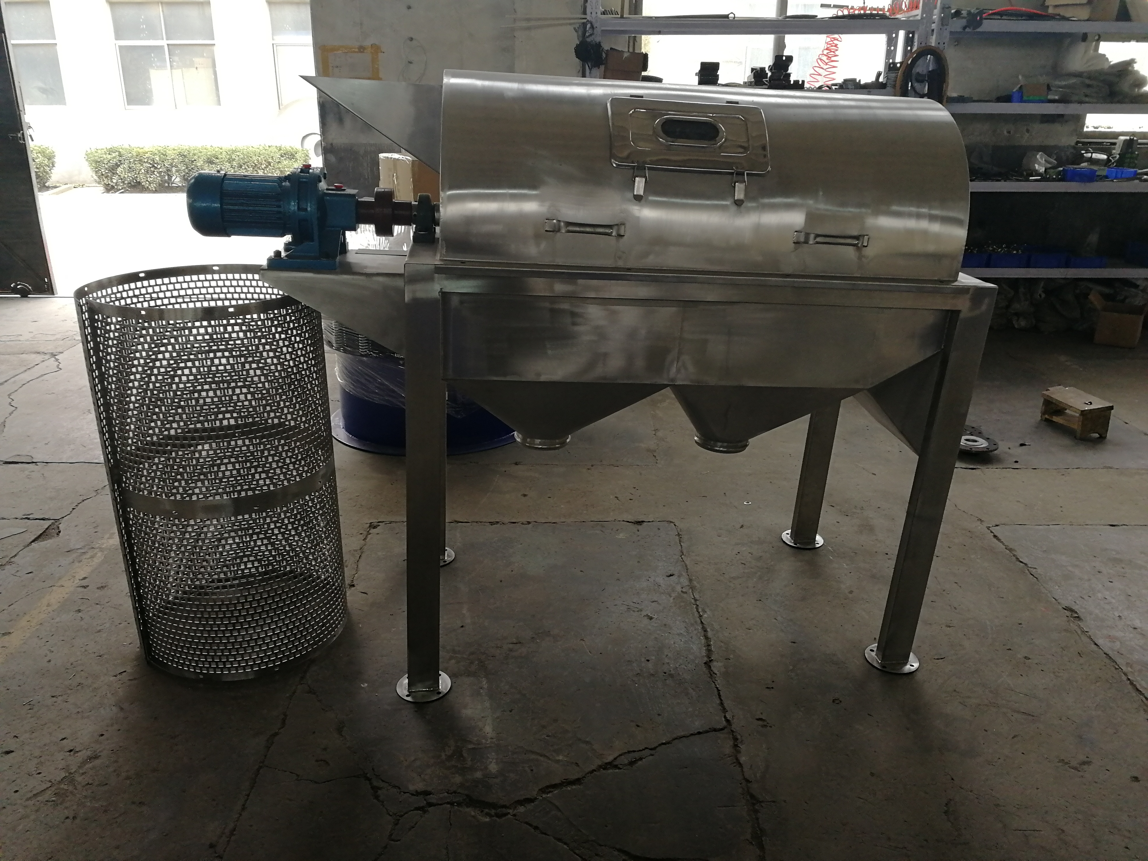 不銹鋼滾筒篩-溫熱物料不銹鋼滾筒篩廠家定做外形尺寸(不銹鋼滾筒篩網(wǎng))