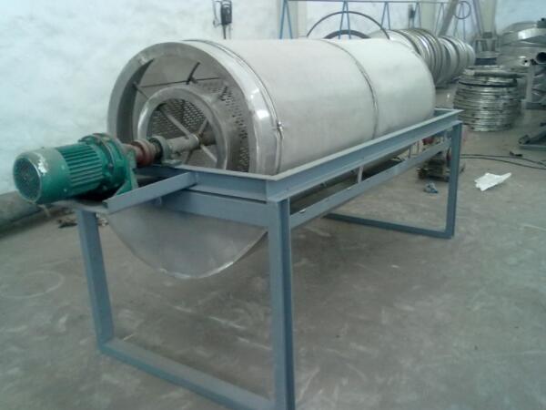 小型滾筒篩投料的時候要注意哪些問題？